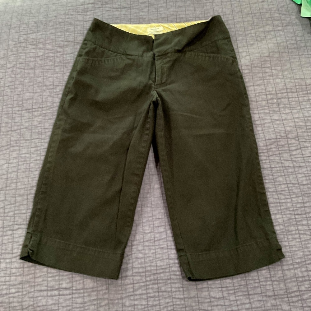Dockers petite mid rise curvy capris size 6